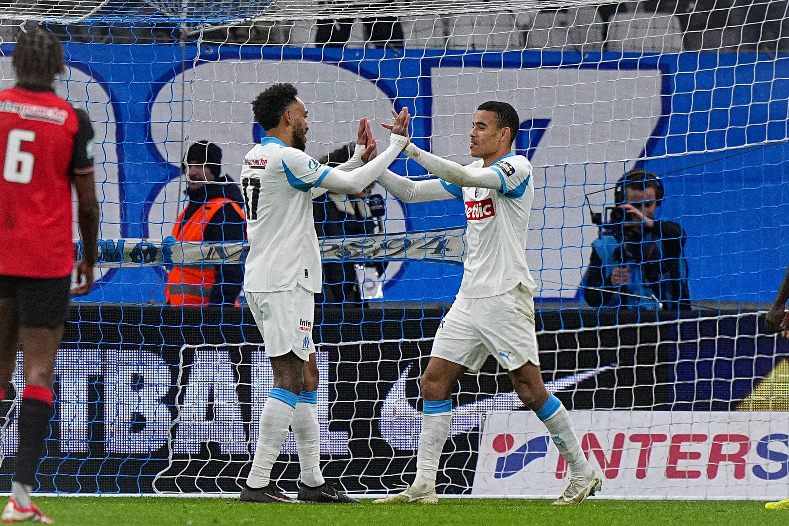 Гринвуд пасует ---> Обамеянг забивает!